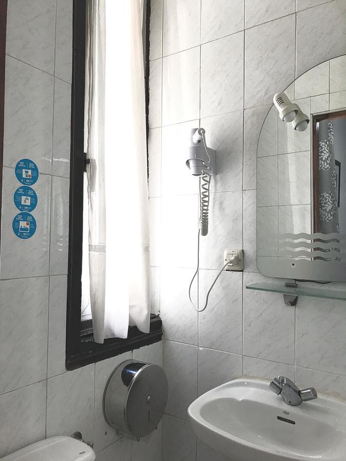 Hostal Los Arcos Madrid Exterior photo