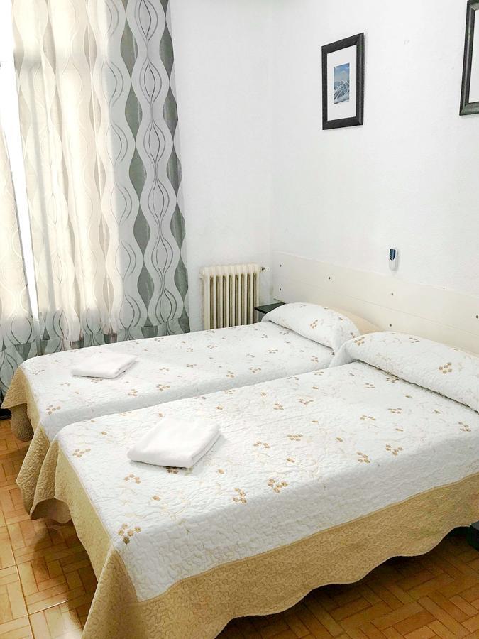 Hostal Los Arcos Madrid Exterior photo