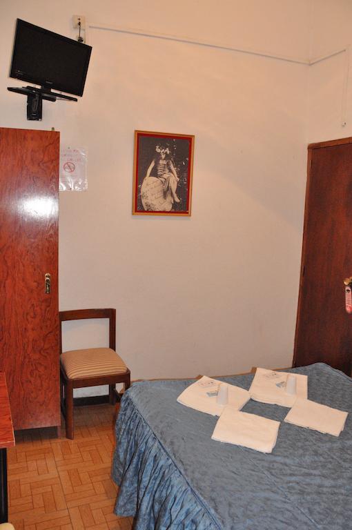 Hostal Los Arcos Madrid Room photo
